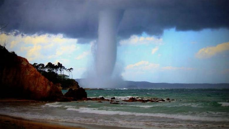 Des tornades d'eau se sont propagées à travers San Remo, effrayant et paralysant même certains Italiens