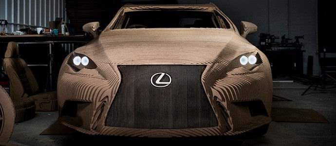 Les Japonais ont introduit une voiture en carton au volant