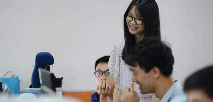 Pourquoi les entreprises informatiques chinoises embauchent-elles de belles filles?