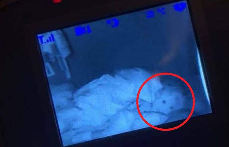 Une femme a remarqué un fantôme dans le berceau de sa fille