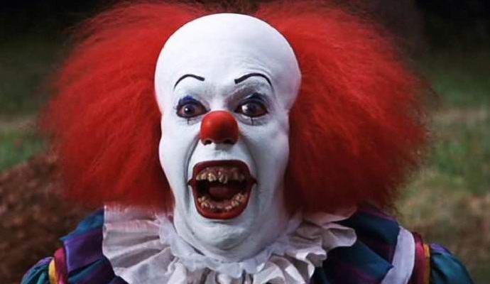 Le sinistre clown a fait peur aux Américains dans le cimetière de nuit